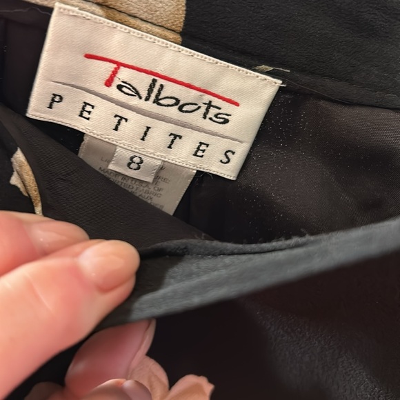 Talbots wrap skirt, size 8, petite, black and beige print, back zipper, lined - Picture 4 of 6